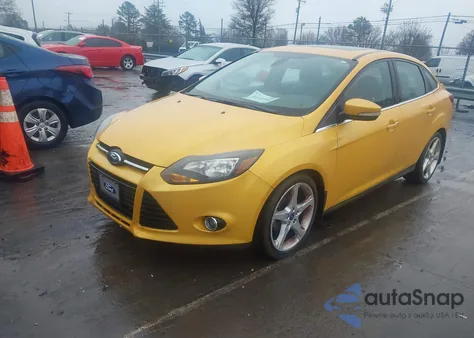 2012 Ford Focus Titanium z USA, uszkodzony, nr VIN 1FAHP3J26CL345722